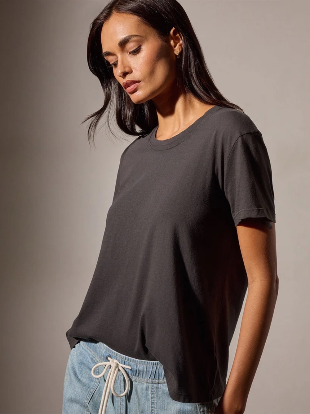 James Perse Women's Short Sleeve Crewneck Tee in Charcoal